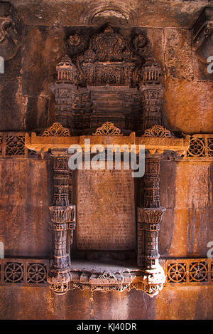 Teilweise mit Blick auf Dada Hari Ni Vav, Asarwa, Ahmedabad, Gujarat, Indien. Stockfoto