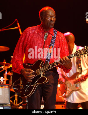 HOLLYWOOD FL - Juli 30: Chuck Berry führt im Hard Rock Live im Seminole Hard Rock Hotel & Casino statt. Charles Edward Anderson 'Chuck' Berry ist ein US-amerikanischer Gitarrist, Sänger und Songwriter und ist einer der Pioniere des Rock 'n' Roll Musik am 30. Juli 2005 in Hollywood, Florida Personen: Chuck Berry Stockfoto