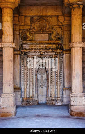 Innenansicht von Nagina Masjid (Moschee), mit reinem weißen Stein gebaut, UNESCO-geschützten Champaner - Papagadh Archäologischen Park, Gujarat, Indien Stockfoto