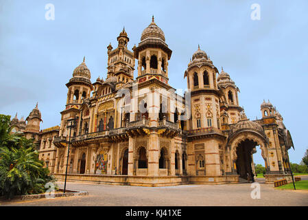 Teilweiser Blick auf den Lakshmi Vilas Palast, wurde von Maharaja Sayajirao Gaekwad 3. Im Jahr 1890, Vadodara (Baroda), Gujarat, Indien gebaut Stockfoto