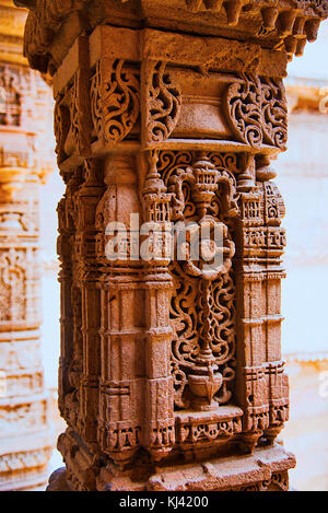 Innenansicht von Adalaj Ni Vav (Steppbrunnen) oder Rudabai Steppbrunnen. Ahmedabad, Gujarat, Indien Stockfoto