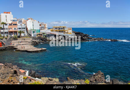 Badewanne Plattform an dem kleinen Fischerdorf El Tablado, Teneriffa, Kanarische Inseln, Spanien Stockfoto