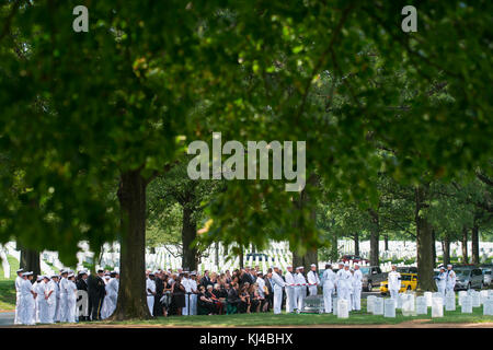 Graveside Service für U.S. Navy Fire Chief Controlman Gary Leo Rehm jr. Auf dem Arlington National Cemetery (35807424413) Stockfoto