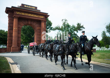 Allen Ehren Begräbnis für US Air Force Colonel Robert Anderson auf dem Arlington National Cemetery (36869687503) Stockfoto