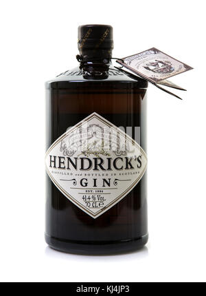 SWINDON, Großbritannien - 20 November, 2017: 70 cl Flasche Hendricks destillierter Gin 41,4% Alkohol auf weißem Hintergrund Stockfoto