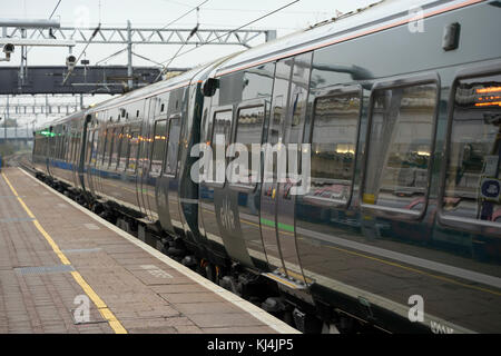 Klasse 387 Emu am Bahnhof Ealing Broadway Station auf der Great Western Hauptstrecke im Großraum London. Stockfoto