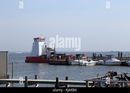 Müll Boot zu fairen Hafen, Fire Island, NY, USA Stockfoto