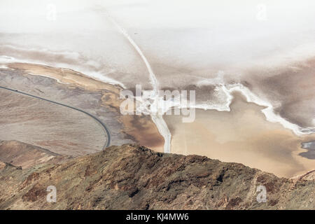 Badwater Basin von Dante's View" im Death Valley gesehen Stockfoto