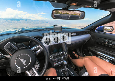 Am Rand von Dante's View" (Death Valley) im Auto, Nevada Stockfoto