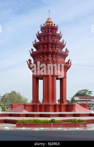 Unabhängigkeitsdenkmal (Vimean Ekareach) im Zentrum der Stadt Kampong Chhnang in Kambodscha Stockfoto