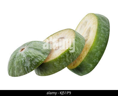 Frische feijoa auf weißem Hintergrund mit Freistellungspfad isoliert Stockfoto