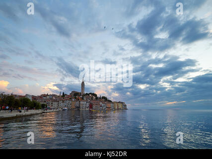 Rovinj. schöne romantische Altstadt von rovin bei Sonnenuntergang, Halbinsel Istrien, Kroatien, Europa. Stockfoto