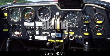 Cockpit Motorseglers SF 25 C Stockfoto