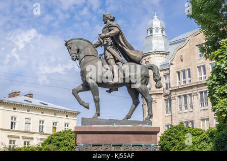 Reiterstatue von Danylo Romanovych - König Daniel von Galizien in der Altstadt von Lviv Stadt, größte Stadt in der westlichen Ukraine Stockfoto