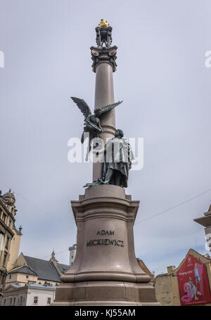 Statue des polnischen Dichters Adam Mickiewicz auf der Altstadt von Lviv Stadt, größte Stadt in der westlichen Ukraine Stockfoto