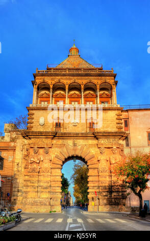 Porta Nuova, eine monumentale Stadt Tor von Palermo Sizilien, Italien Stockfoto