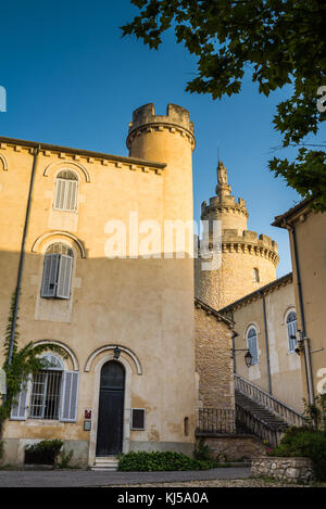 Abtei von Saint Michel de Frigolet, La Montagnette, Bouches-du-Rhône, Provence-Alpes-Cote d'Azur, Südfrankreich, Frankreich, Europa. Stockfoto