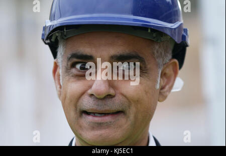 Sadiq Khan, der Bürgermeister von London, nimmt an einer bahnbrechenden Zeremonie für den Google Campus in Kings Cross im Norden Londons Teil. Stockfoto