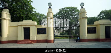 Die Teen Murti Bhavan (jugendlich Murti Haus) ist die ehemalige Residenz der erste indische Premierminister Jawaharlal Nehru in Delhi, Indien, die hier für 16 Jahre bis zu seinem Tod am 27. Mai 1964 hier. Es wurde von Robert Tor Russe konzipiert Stockfoto