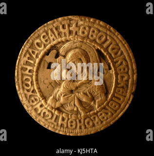 Enkolpian, (religiöse Medaillon), Snake Amulett mit Madonna und Kind, Russisch-orthodoxe, Kiewer (Kiew), Kreuz. Bronze gegossen, 12. Jahrhundert Stockfoto