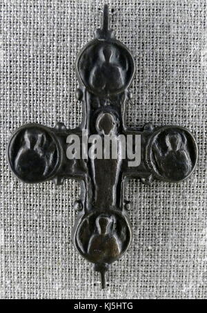 Enkolpian, (religiöse Medaillon), Russisch-orthodoxe, Kiewer (Kiew), Kreuz. Bronze gegossen, 11. und 13. Jahrhundert Stockfoto