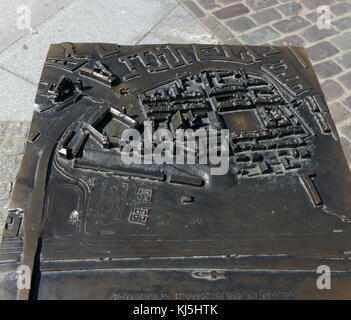 Plakette Relief zum Gedenken an die Bezeichnung von der UNESCO der Warschauer Altstadt in Polen, als Weltkulturerbe im Jahre 1980. Während der Invasion von Polen (1939), viel von der Bezirk wurde stark beschädigt durch die Deutsche Luftwaffe. Nach dem Warschauer Aufstand (August - Oktober 1944) Was stehen gelassen worden war, wurde systematisch durch die deutsche Wehrmacht gesprengt. Nach dem Zweiten Weltkrieg wurde die Altstadt wurde sorgfältig wieder aufgebaut Stockfoto