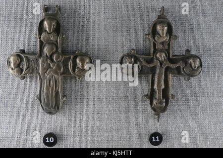 Enkolpian, (religiöse Medaillon), Russisch-orthodoxe, Kiewer (Kiew), Kreuz. Bronze gegossen, 11. und 13. Jahrhundert Stockfoto