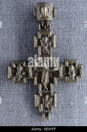 Enkolpian Russisch-orthodoxe Kirche, Weliki Nowgorod, Kreuz. Bronze gegossen, 14.-16. Jahrhundert Stockfoto