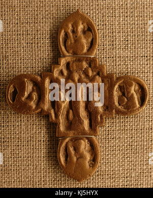 Enkolpian Russisch-orthodoxe Kirche, Weliki Nowgorod, Kreuz. Bronze gegossen, 14.-16. Jahrhundert Stockfoto