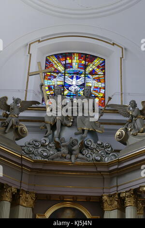 Die Kirche des Heiligen Geistes in der Warschauer Altstadt, Warschau Polen. Ursprünglich im gotischen Stil neben einem Krankenhaus im 14. Jahrhundert erbaut. Es wurde von Janusz der Ältere, Herzog von Warschau gegründet, und übergab die Stadt im Jahre 1388. Im Jahre 1699 wurde der Grundstein für die neue Kirche, die von 1707 bis 1717 im barocken Stil erbaut wurde von den Architekten Józef Piola und Józef Szymon Bellotti gelegt. 1944, während der berüchtigten Warschauer Aufstand, die Kirche fast vollständig von der deutschen Armee zerstört wurde; 1947, der polnische Primas Kardinal Hlond, die Kirche, die für die Verwaltung der t zurück Stockfoto