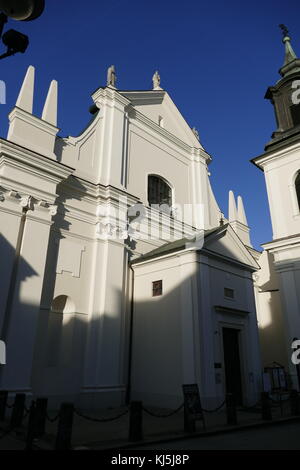 Die Kirche des Heiligen Geistes in der Warschauer Altstadt, Warschau Polen. Ursprünglich im gotischen Stil neben einem Krankenhaus im 14. Jahrhundert erbaut. Es wurde von Janusz der Ältere, Herzog von Warschau gegründet, und übergab die Stadt im Jahre 1388. Im Jahre 1699 wurde der Grundstein für die neue Kirche, die von 1707 bis 1717 im barocken Stil erbaut wurde von den Architekten Józef Piola und Józef Szymon Bellotti gelegt. 1944, während der berüchtigten Warschauer Aufstand, die Kirche fast vollständig von der deutschen Armee zerstört wurde; 1947, der polnische Primas Kardinal Hlond, die Kirche, die für die Verwaltung der t zurück Stockfoto