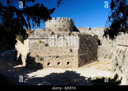 Äußere Stadtmauer, Altstadt von Rhodos, Rhodos, Dodekanes, Griechenland. Stockfoto