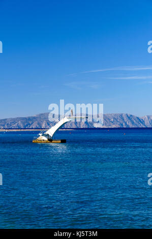 Tauchen im Meer, Strand Elli, Rhodos, Rhodos, Dodekanes, Griechenland. Stockfoto