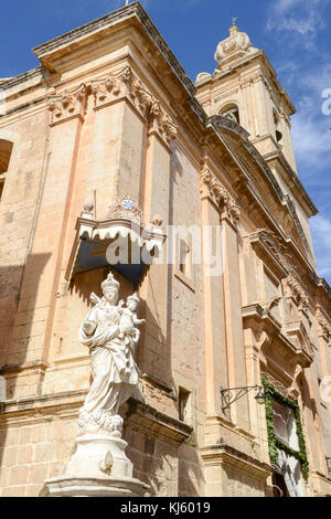 Maria und Jesus Statue außerhalb der Kirche der Verkündigung der Muttergottes in mdina auf Malta Stockfoto