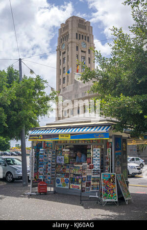 Kiosk am Place d'Espagne, hinter Palacio Insular de Tenerife, Regierung, Gebäude, Santa Cruz de Tenerife, Teneriffa, Kanarische Inseln, Spanien Stockfoto