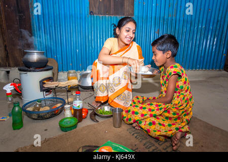 Eine glückliche Familie Umgebungen in Dhaka, Bangladesch. Stockfoto