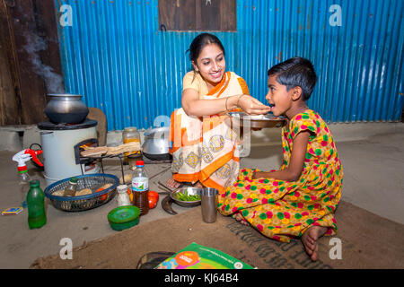 Eine glückliche Familie Umgebungen in Dhaka, Bangladesch. Stockfoto