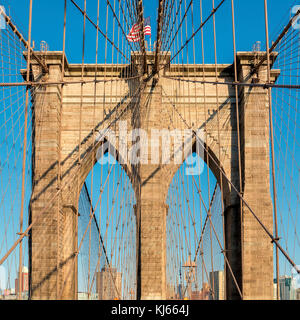 Brooklyn Bridge bei Sonnenuntergang in New York Stockfoto