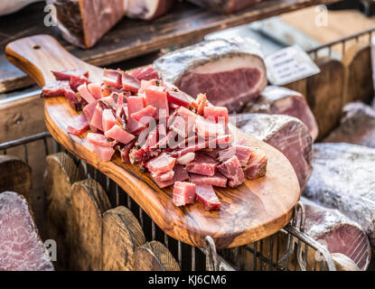 Vielzahl von trockenen geheilt Wurstwaren und Fleisch. Stockfoto