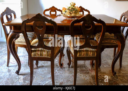 Wohnzimmer Tisch. italienischen Holzmöbeln. Italien Europa Stockfoto