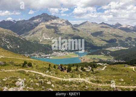 Tal der schönen Engadin mit lake Silvaplana, Graubünden, Schweiz Stockfoto