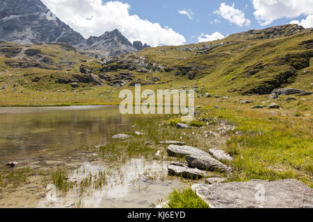 Bergsee im Tal des Engadin, Graubünden, Schweiz Stockfoto