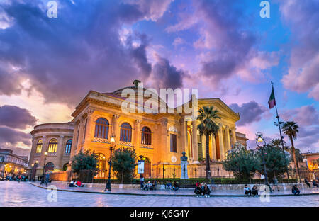 Das Teatro Massimo Vittorio Emanuele, der größten in Italien Opera House. Palermo, Sizilien Stockfoto