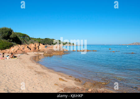 Blick auf den schönen Strand von Romazzino, Costa Smeralda, Sardinien, Italien Stockfoto