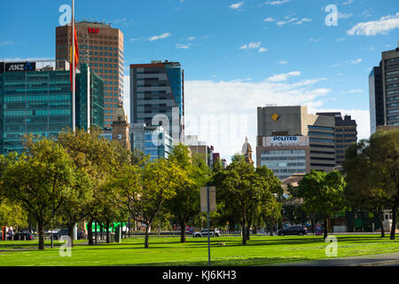 Victoria Square und die Skyline der Stadt Adelaide, South Australia. Australien Stockfoto