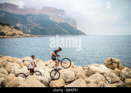 Radfahren an der Küste des Cassis, Frankreich, Europa. Stockfoto