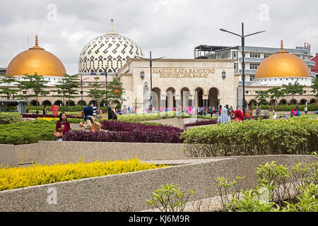 Die Große Moschee von Bandung/Masjid raya Bandung auf der Alun-alun, offenen Platz in Bandung, West Java, Indonesien Stockfoto