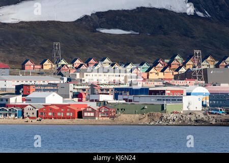Longyearbyen, Norwegen - 7. Juli 2015: Abwicklung von longyearbyen auf Svalbard, Spitzbergen, Norwegen Stockfoto