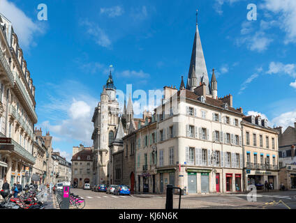 Place Notre Dame mit Blick auf die Kirche von Notre-Dame de Dijon (Eglise Notre-Dame), Dijon, Côte-d'Or, Burgund, Frankreich Stockfoto