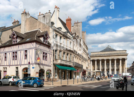 Rue Chabot Charny mit Blick auf das Grand Theatre, Dijon, Côte-d'Or, Burgund, Frankreich Stockfoto